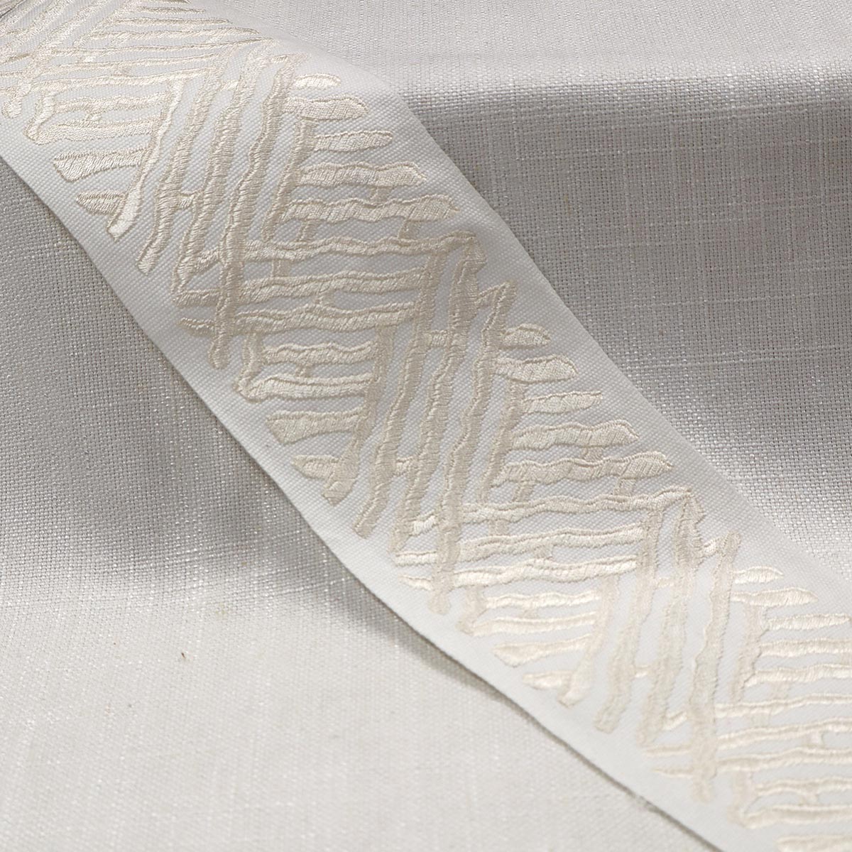TRELLI EMB TAPE PEARL Mag Fabrics