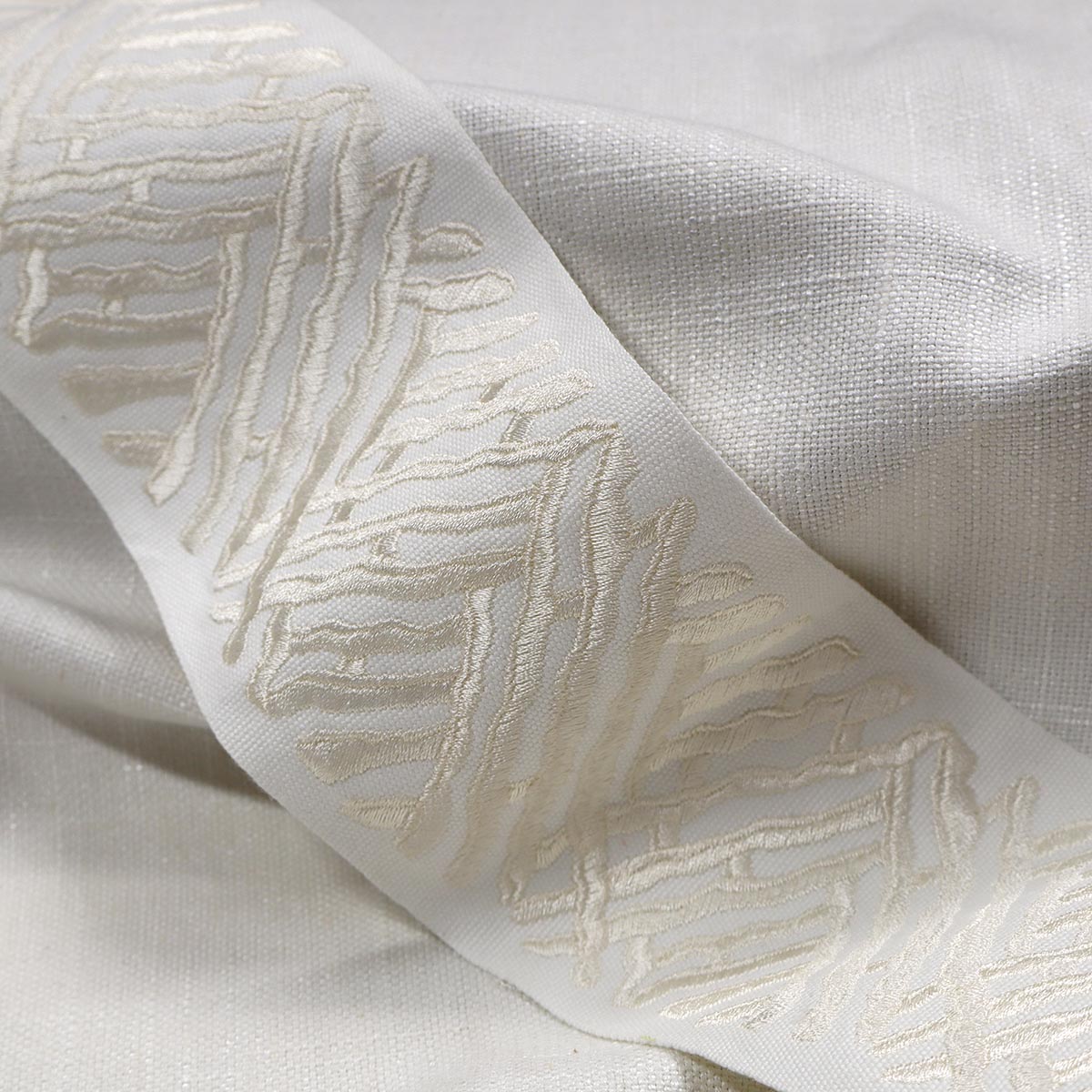 TRELLI EMB TAPE PEARL Mag Fabrics