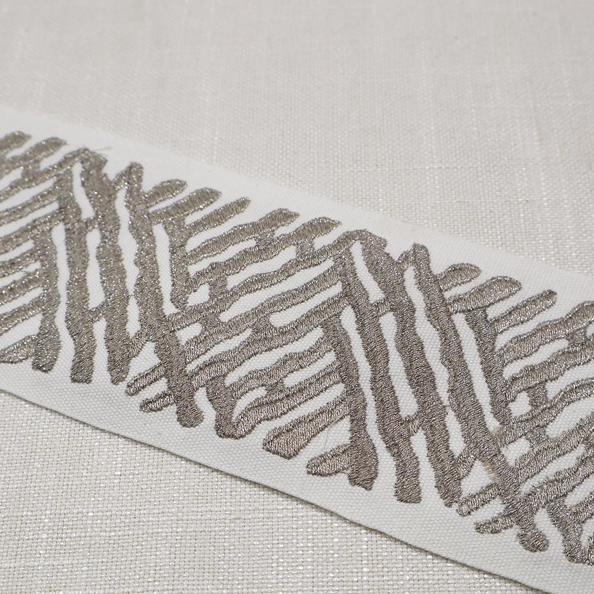 TRELLI EMB TAPE PLATINUM Mag Fabrics