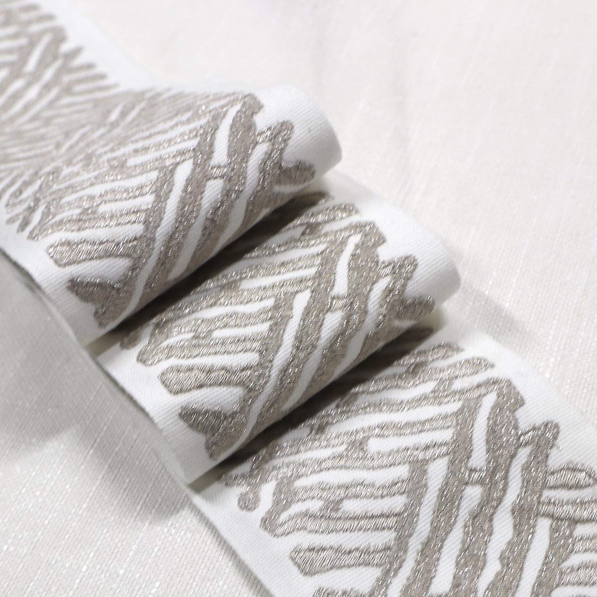 TRELLI EMB TAPE PLATINUM Mag Fabrics