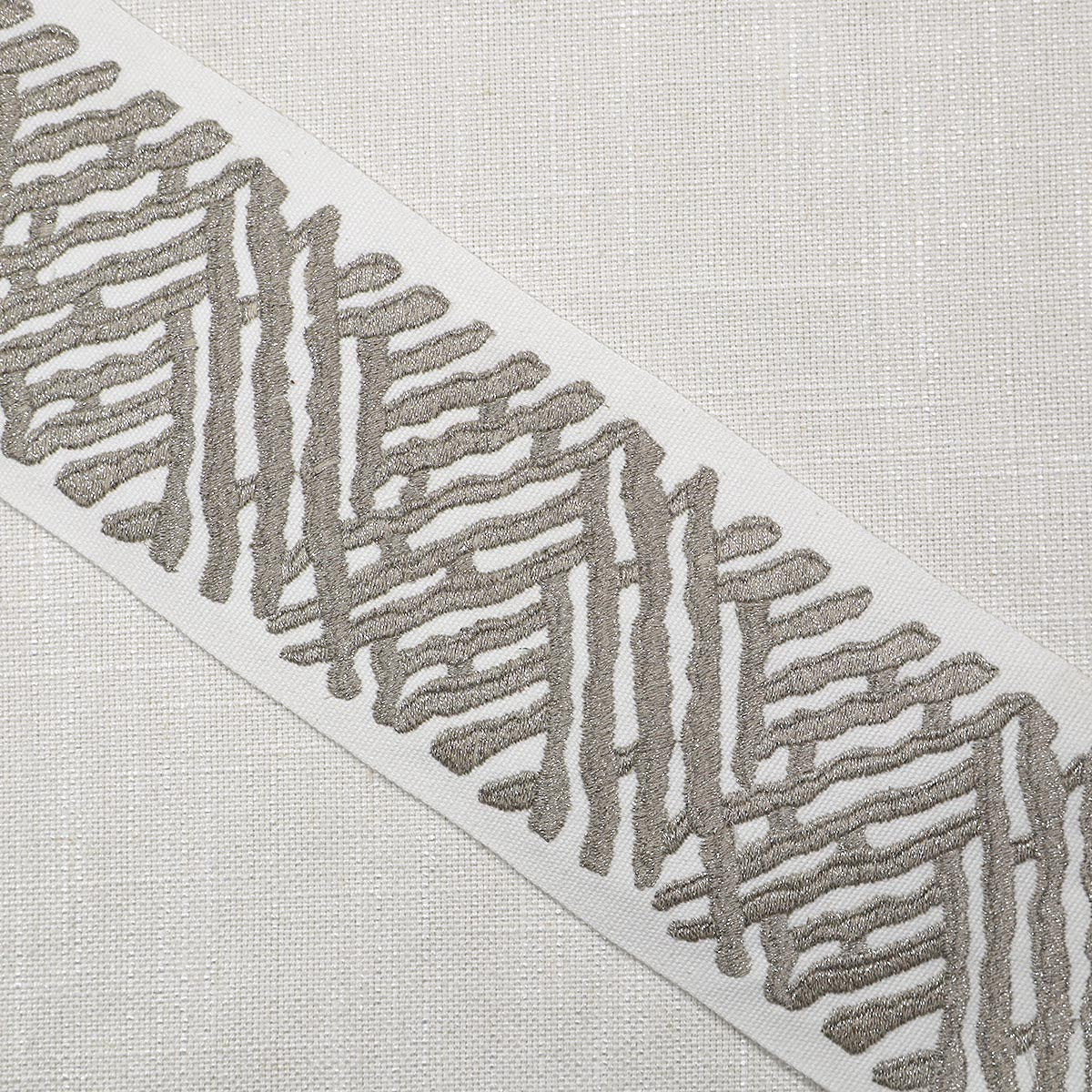 TRELLI EMB TAPE PLATINUM Mag Fabrics